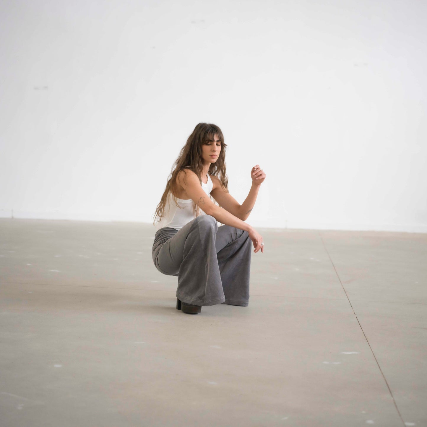 SIMIS The Holly Cord Flares in Gray – stylish gray corduroy bell-bottom pants with a flattering high waist and perfect flare to elongate the legs.