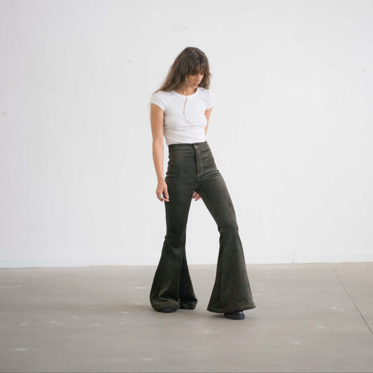 SIMIS The Holly Cord Flares in Olive – trendy olive-green corduroy bell-bottom pants with a structured waist and flowing flare for a relaxed yet refined look.